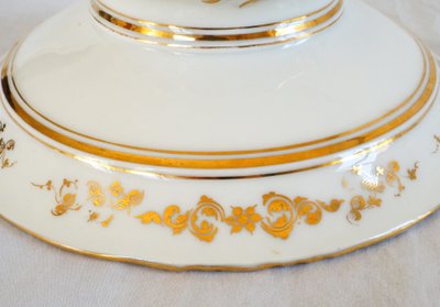Service à dessert : 12 assiettes et 4 plats en porcelaine de Paris à décor fleuri - vers 1840