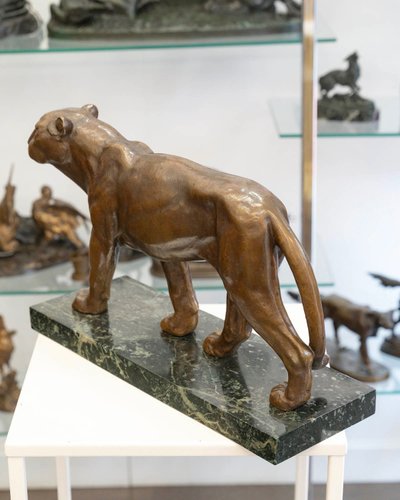 SCULPTURE - LA LIONNE MARCHANT , ALFRED THIELE (1886-1957) - BRONZE