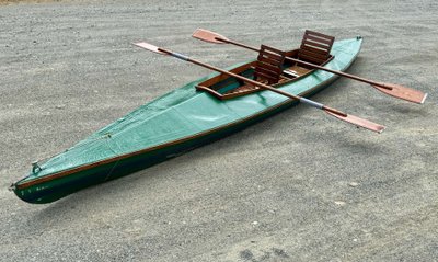 Canoé-Kayak en pin d'oregon des années 1950 avec 3 sièges et 2 rames en acajou 