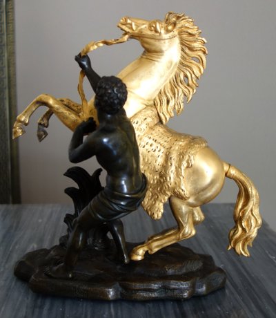 Cheval de Marly groupe en bronze patiné et doré au mercure d'époque Restauration début XIXe siècle
