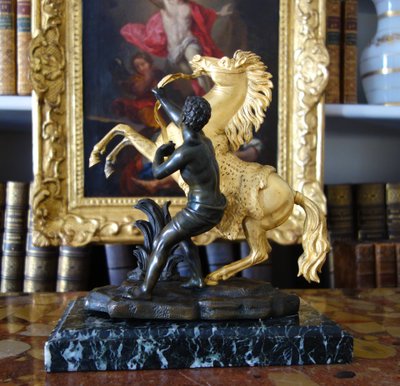 Cheval de Marly groupe en bronze patiné et doré au mercure d'époque Restauration début XIXe siècle