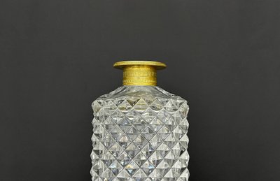 Carafe à whisky en cristal taillé à décor de pointes de diamant, monture en bronze doré