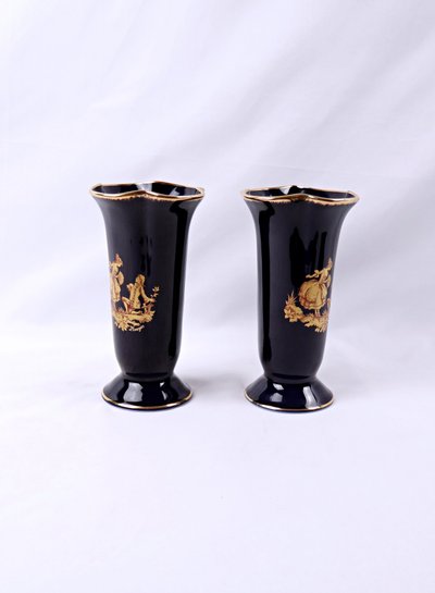 Paire de vases cornet en porcelaine de Limoges signés M P Samie milieu XXe