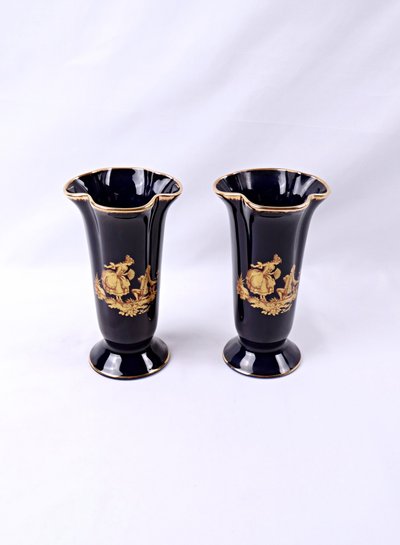 Paire de vases cornet en porcelaine de Limoges signés M P Samie milieu XXe