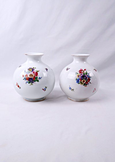 Paire de vases boule en porcelaine Allemande dans le goût de Rosenthal milieu XXe