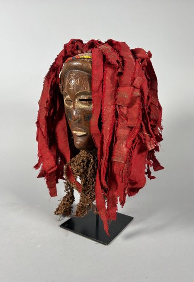 Masque Mwana Pwo TSHOKWE, République Démocratique du Congo.  