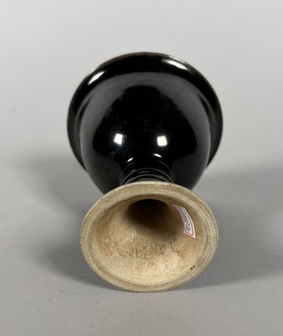 Coupe sur pied en porcelaine monochrome noir  XVIIIème siècle Chine