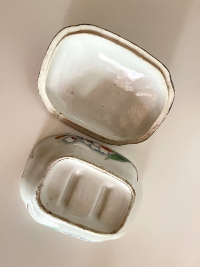 Soap dish, 19th-century Chinese porcelain.