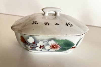 Soap dish, 19th-century Chinese porcelain.