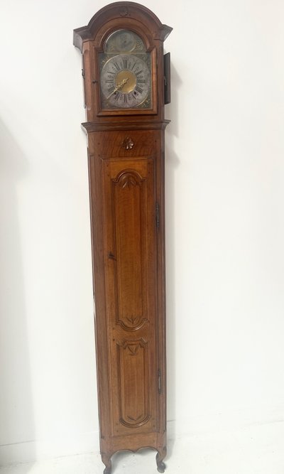 Horloge de parquet de style Louis XV en chêne sculpté XVIII siècle