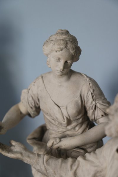 Belisario cieco che fa l'elemosina, in ceramica della Lorena dell'epoca di Luigi XVI