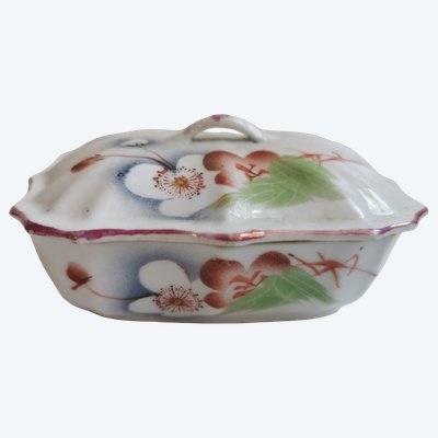 Soap dish, 19th-century Chinese porcelain.