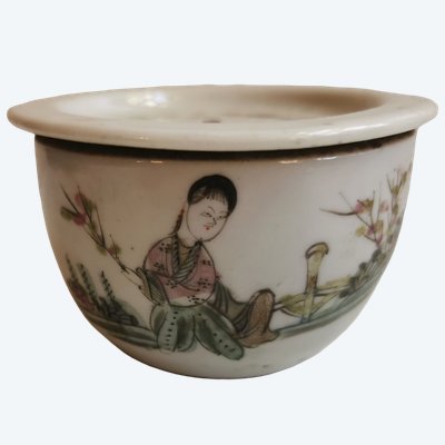 Cricket box, 19th-century Chinese porcelain.