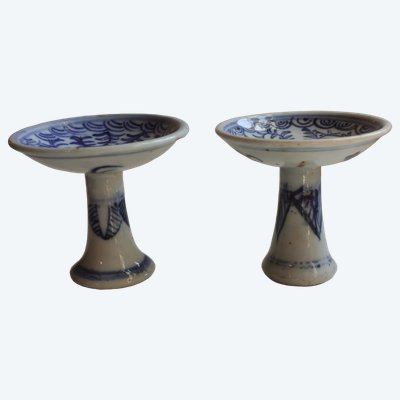 Two stemmed cups, 19th-century Chinese porcelain.