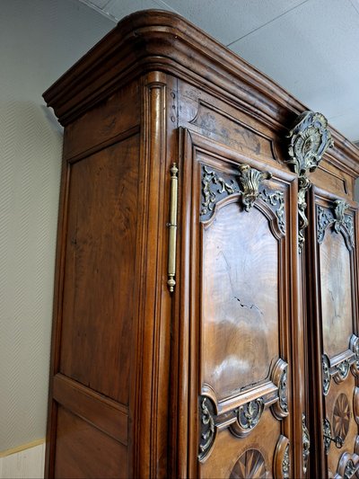 Richly molded and inlaid Louis XIV walnut cabinet – 18th century