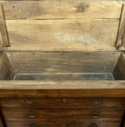 Walnut Column Chest of Drawers – Empire Period, 19th Century