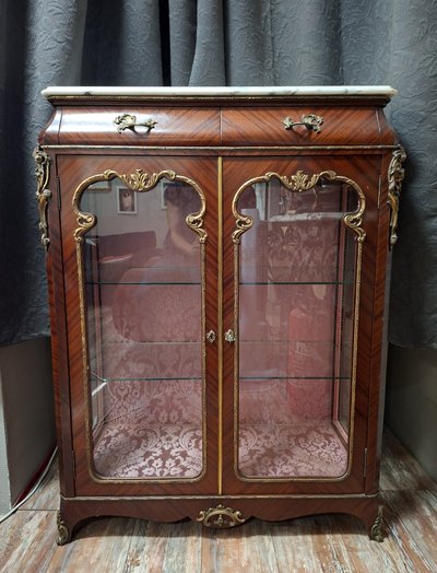 Napoleon III-era display cabinet with support legs, made of mahogany, gilded bronze, and white marble
