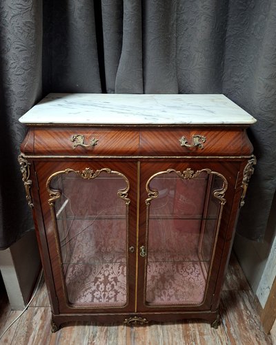 Napoleon III-era display cabinet with support legs, made of mahogany, gilded bronze, and white marble