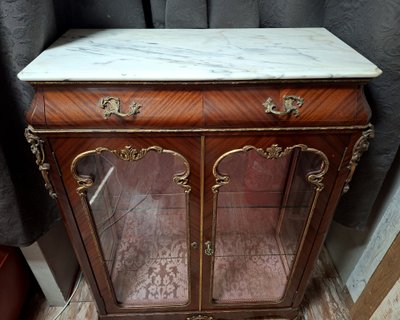 Napoleon III-era display cabinet with support legs, made of mahogany, gilded bronze, and white marble