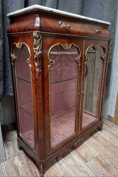 Napoleon III-era display cabinet with support legs, made of mahogany, gilded bronze, and white marble