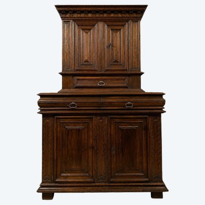 Two-section cabinet-style sideboard in molded walnut – Louis XIII period, 17th century