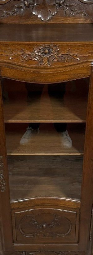 Carved walnut display cabinet – Louis XV style, early 20th century