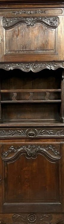 Two-section Louis XV-style sideboard in walnut – 19th century