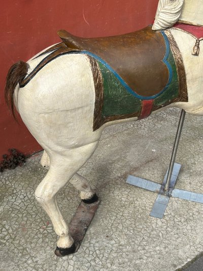 Cheval de manège carrousel en bois polychrome d’époque 1900 