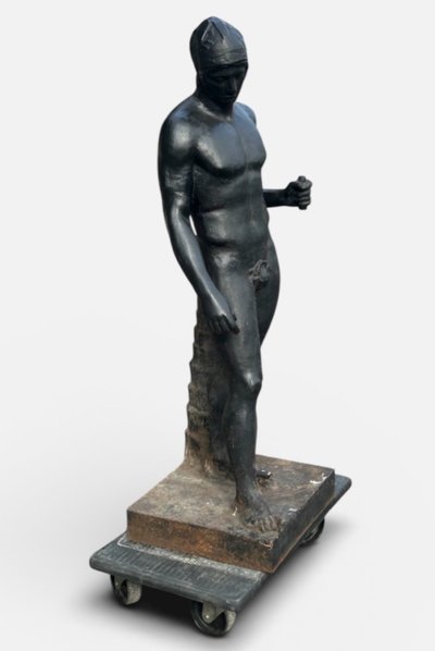 Gladiateur casqué - importante sculpture en fonte d’après l’antique début XXème - Déco jardin 