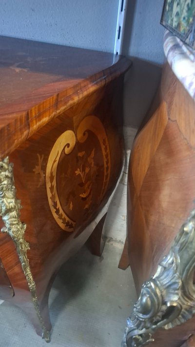 Commode de style louix xv en marqueterie
