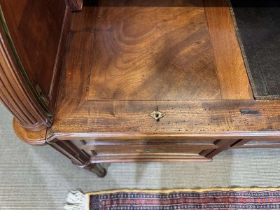 Bureau à cylindre bibliothèque d'époque Louis XVI en acajou et noyer avec serrures à trèfles 