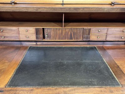 Bureau à cylindre bibliothèque d'époque Louis XVI en acajou et noyer avec serrures à trèfles 