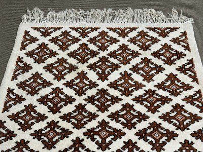Tapis tunisien en laine fait main - 1m74x1m11.