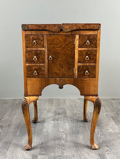Queen Anne-style Desk In Burl Walnut Veneer, 20th Century