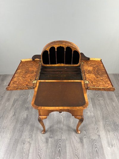 Queen Anne-style Desk In Burl Walnut Veneer, 20th Century