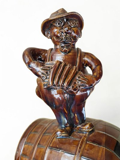 Sandsteinskulptur / Firstziegel, signiert „Seguin / Puisaye“
