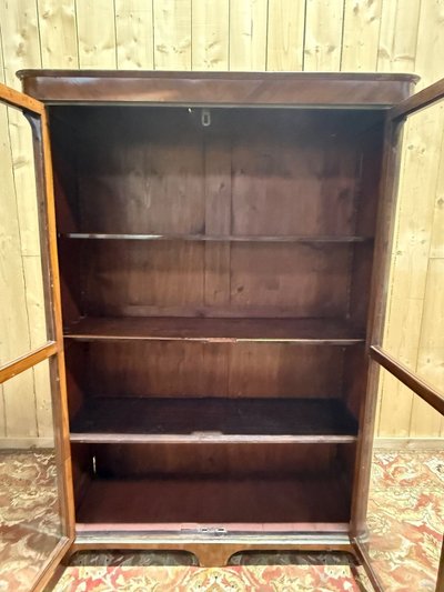 Two-door display bookcase – Louis XVI period – Fir, marquetry and brass fillets