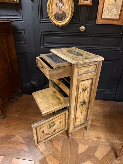 Kleiner Sekretär aus bemaltem Holz im Stil Ludwigs XVI., 19. Jahrhundert