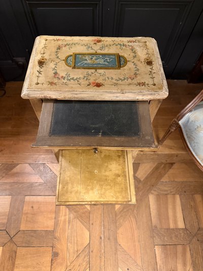 Kleiner Sekretär aus bemaltem Holz im Stil Ludwigs XVI., 19. Jahrhundert
