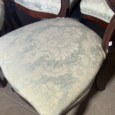 Antique set of 8 walnut chairs from the reign of Philip, ca. 1860. Excellent quality. 