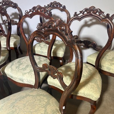 Antique set of 8 walnut chairs from the reign of Philip, ca. 1860. Excellent quality. 