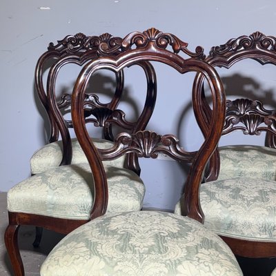 Antique set of 8 walnut chairs from the reign of Philip, ca. 1860. Excellent quality. 