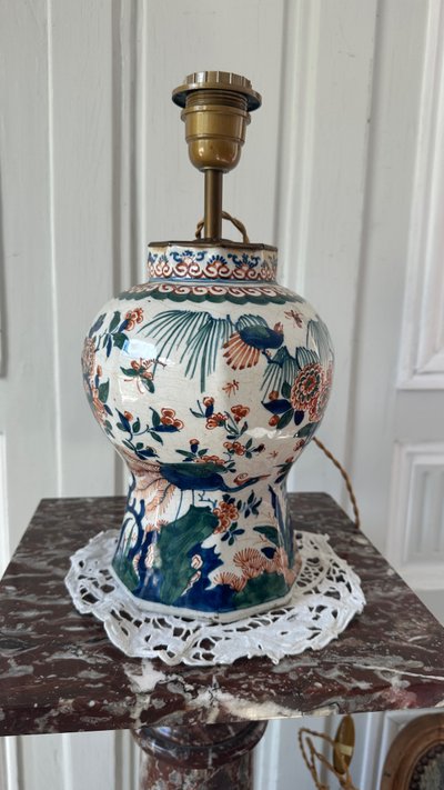 Polychrome Delft vase from the Louis XIV period. Converted into a lamp