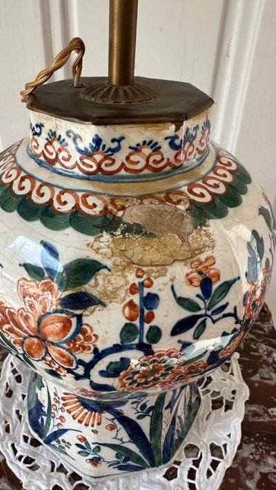 Polychrome Delft vase from the Louis XIV period. Converted into a lamp
