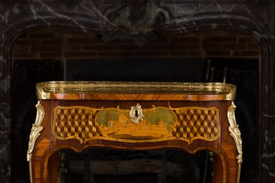 Writing table known as "Pompadour style" stamped Léonard Boudin
