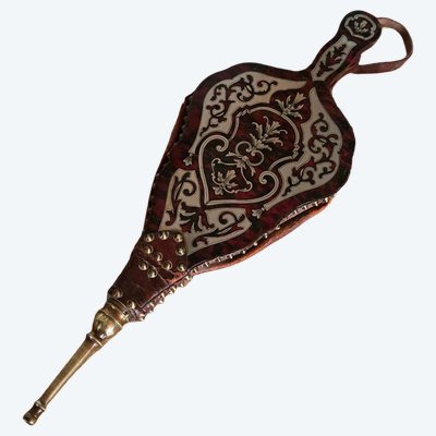 Kaminbalg mit Boulle-Intarsien, zweite Hälfte des 19. Jahrhunderts.