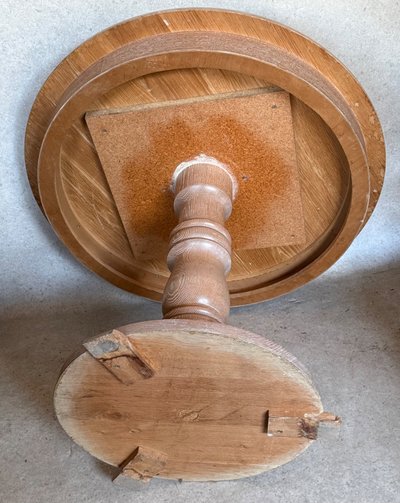 Guéridon en bois cérusé