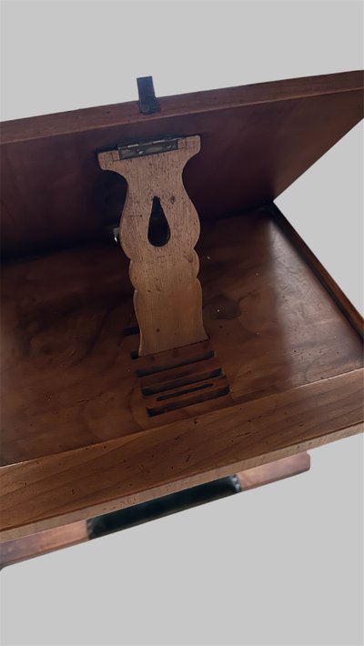 Eleganter, nierenförmiger Lesetisch aus Naturholz
