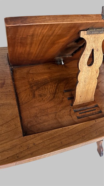 Eleganter, nierenförmiger Lesetisch aus Naturholz