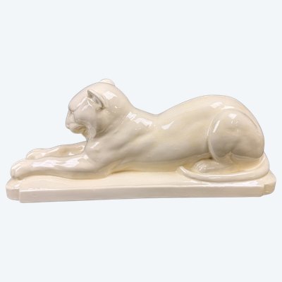 Sarreguemines: Magnificent large reclining lioness in ivory-glazed earthenware